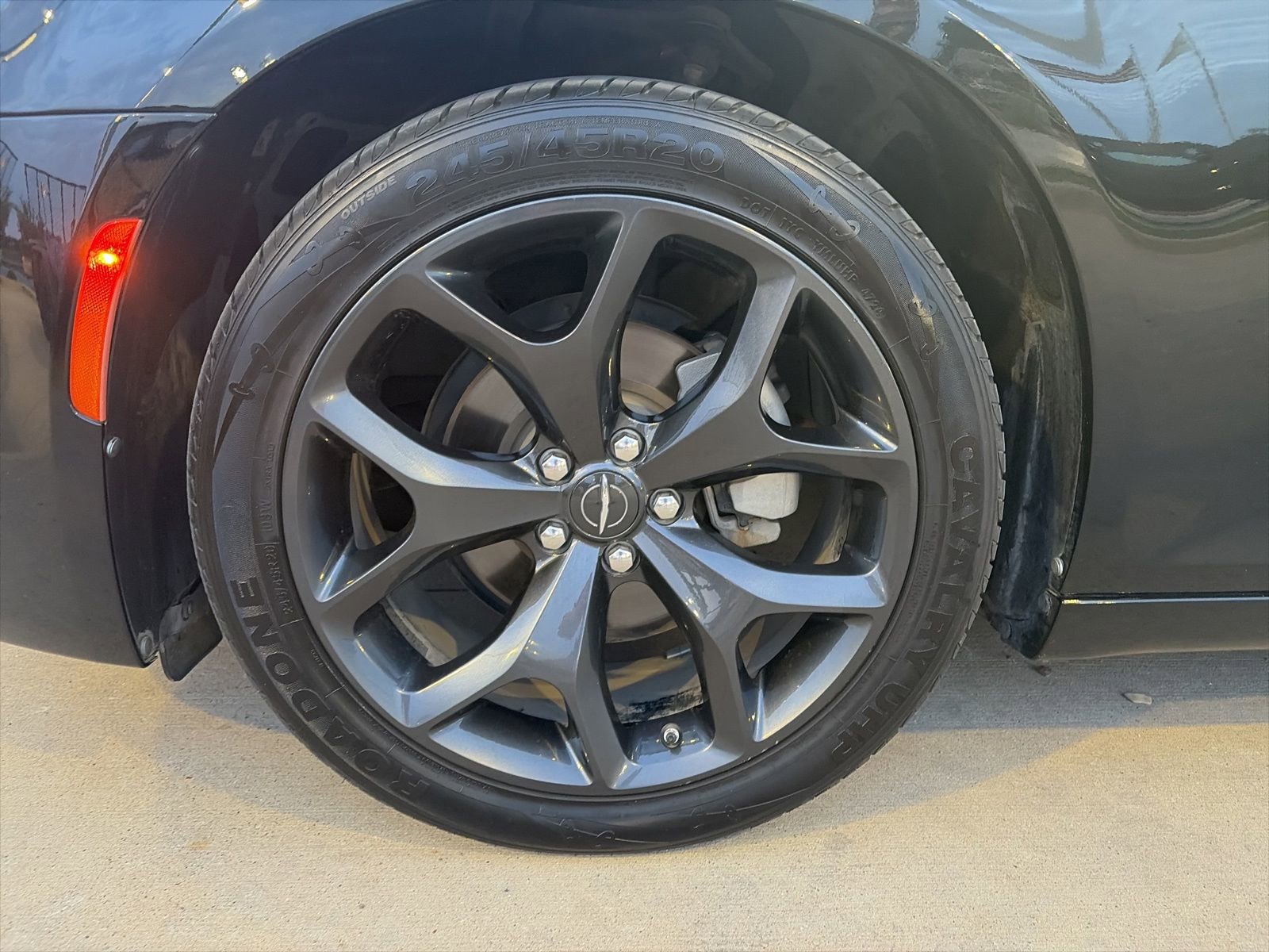 Used 2023 Chrysler 300 Touring w/ Sport Appearance Package RWD image 9