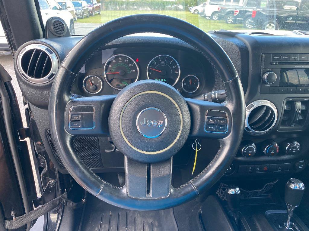Used 2012 Jeep Wrangler Unlimited Sahara w/ Dual Top Group AWD/4WD image 29