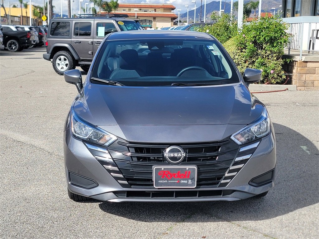 Used 2023 Nissan Versa SV image 2