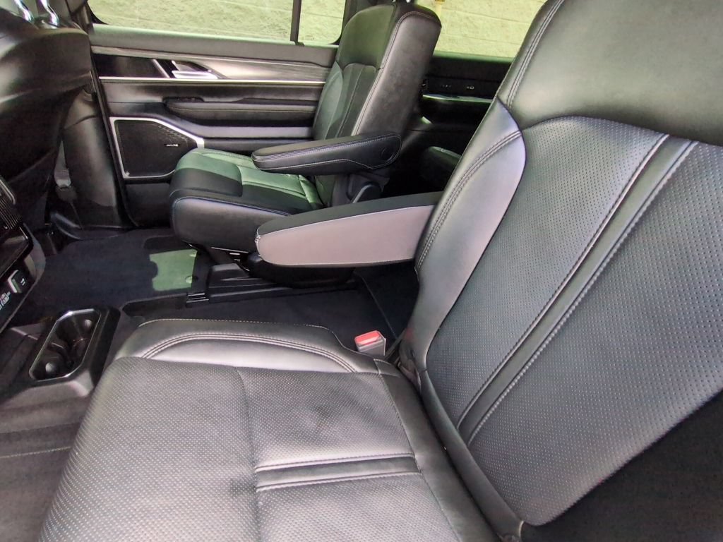 Used 2023 Jeep Wagoneer Series II w/ Premium Group I AWD/4WD image 23