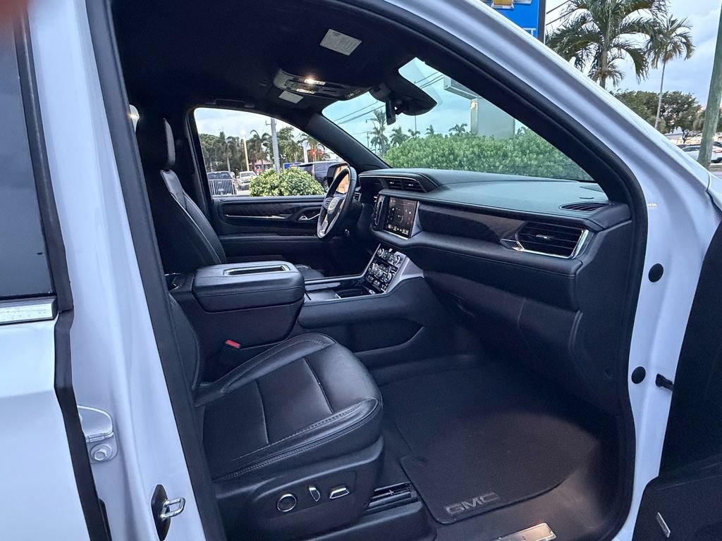 Used 2023 GMC Yukon Denali AWD/4WD image 19