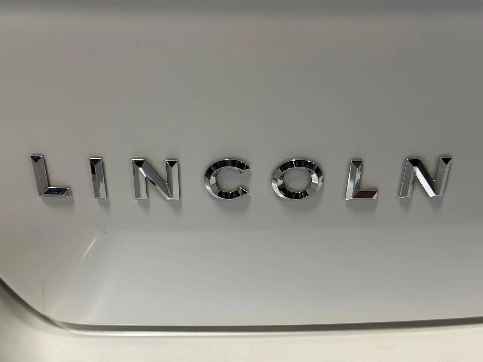 Used 2014 Lincoln MKX FWD w/ Equipment Group 101A image 13