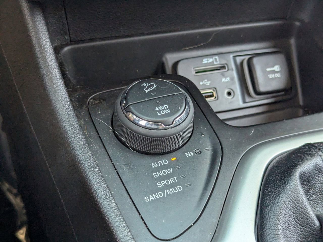 Used 2018 Jeep Cherokee Overland w/ Heavy Duty Protection Group AWD/4WD image 27