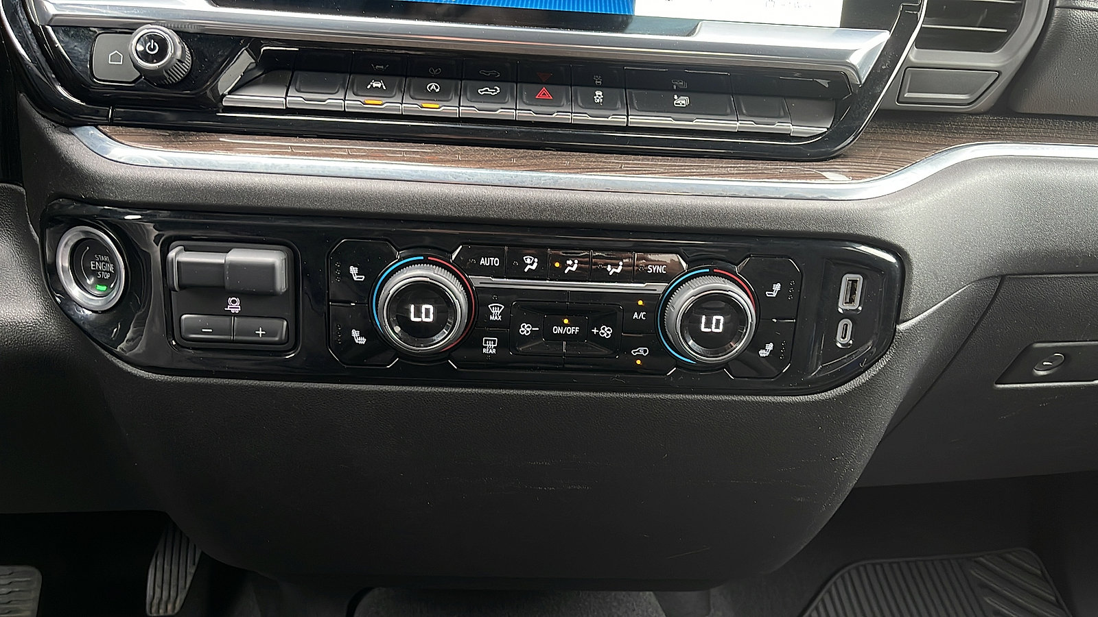 Used 2025 Chevrolet Silverado 1500 LT AWD/4WD image 18