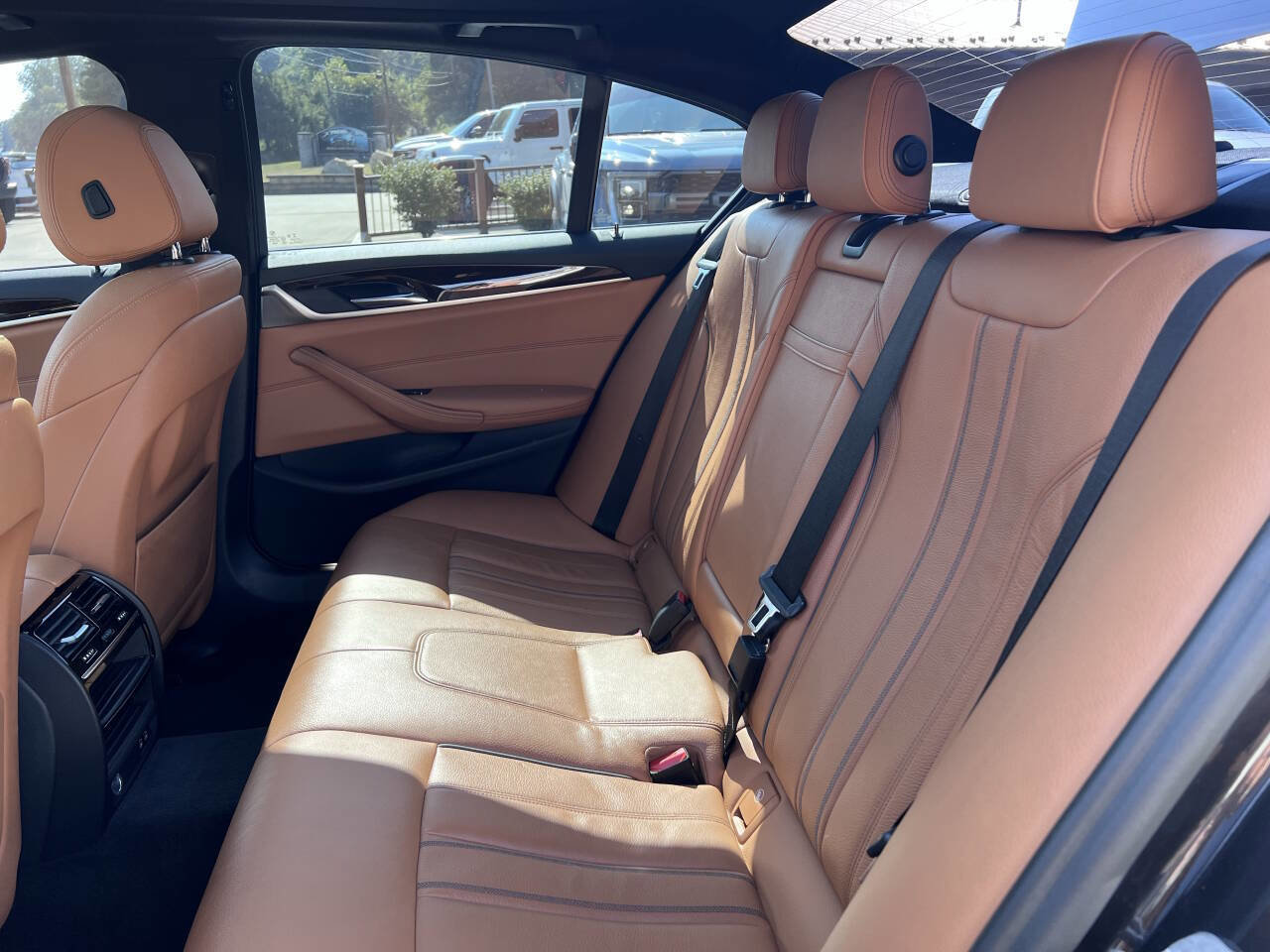 Used 2020 BMW 530i xDrive w/ Premium Package image 27