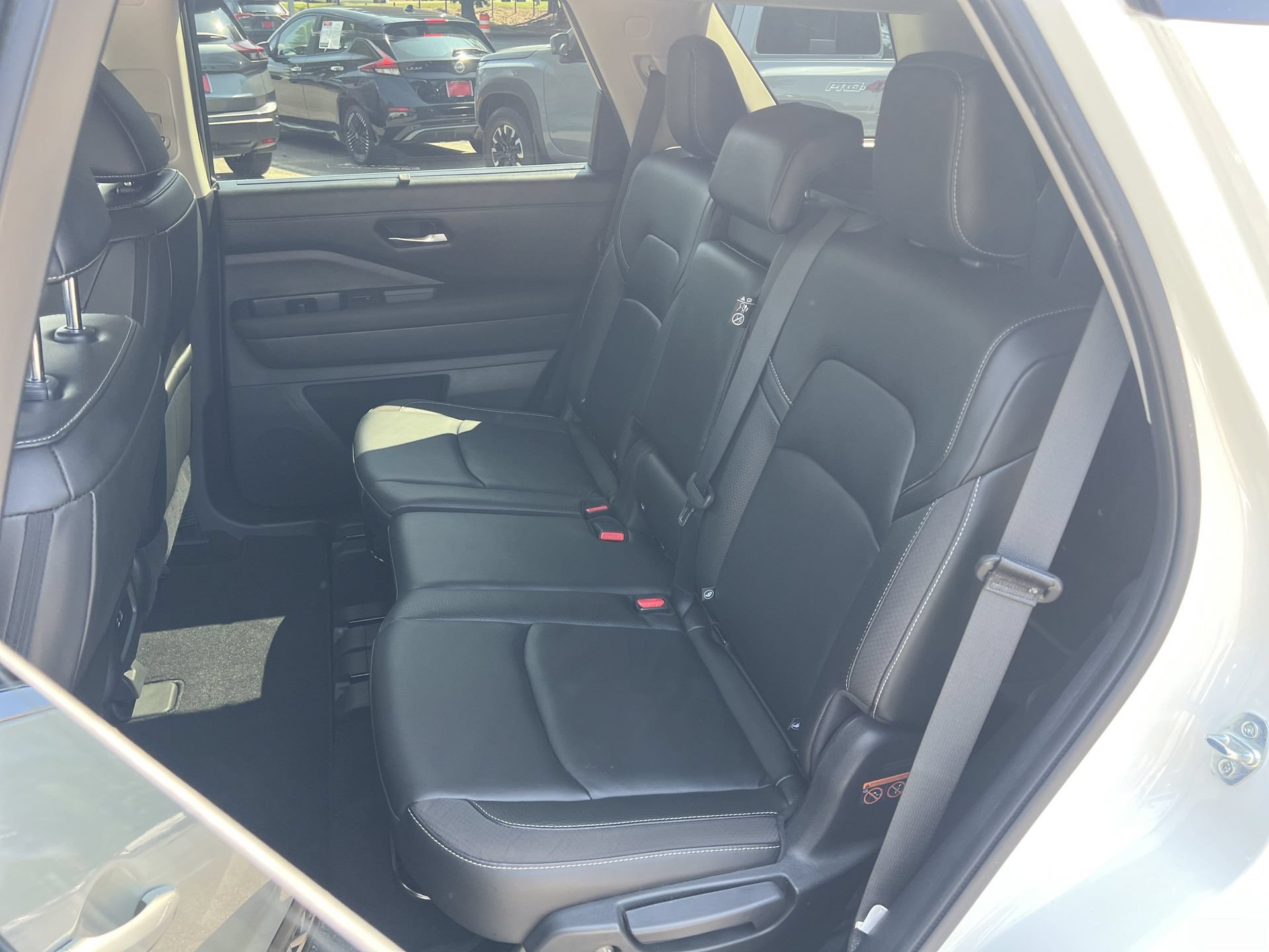 Used 2024 Nissan Pathfinder SL AWD/4WD image 17