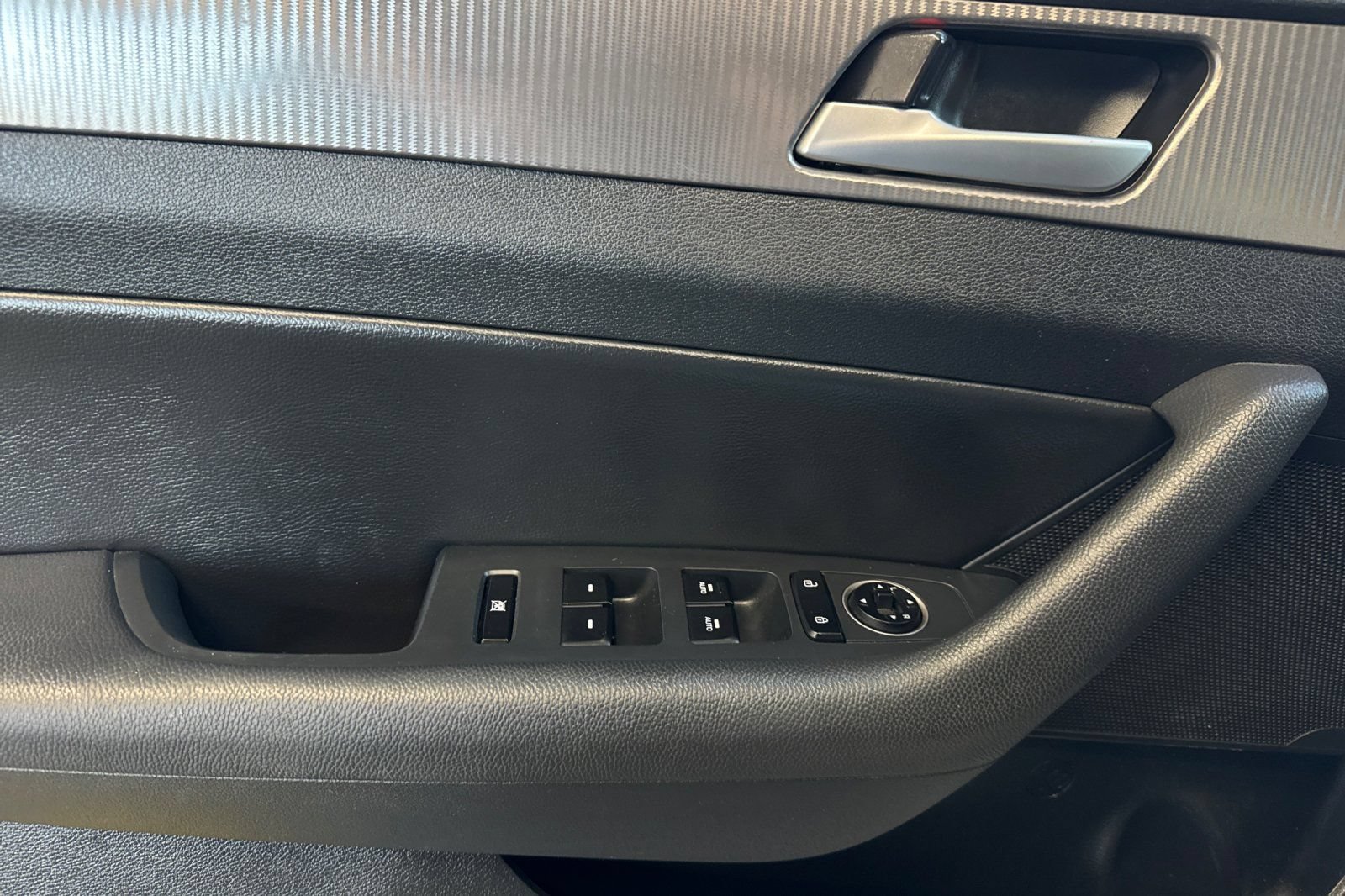 Used 2018 Hyundai Sonata Sport FWD image 11
