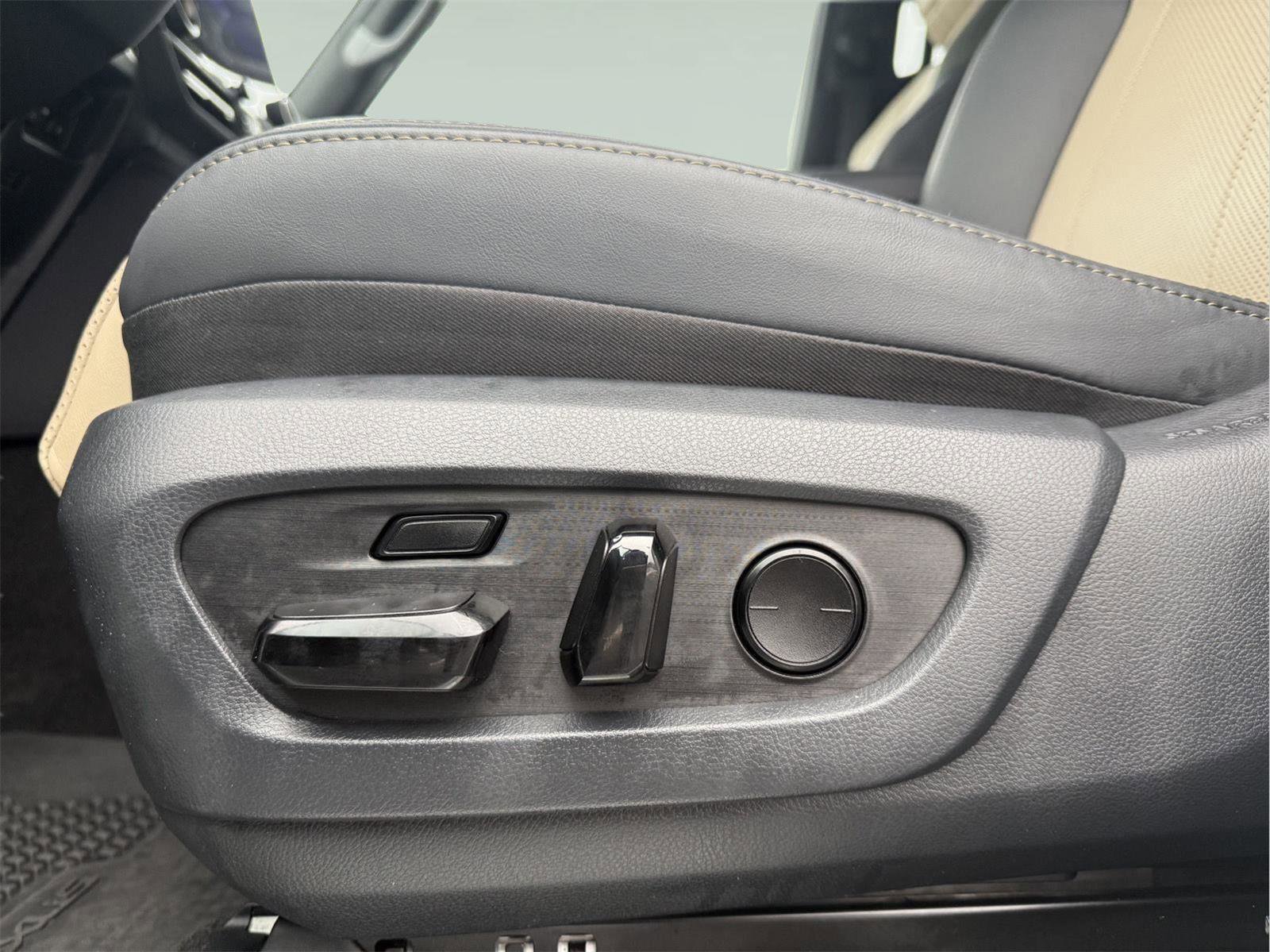 Used 2024 Lexus GX 550 image 10