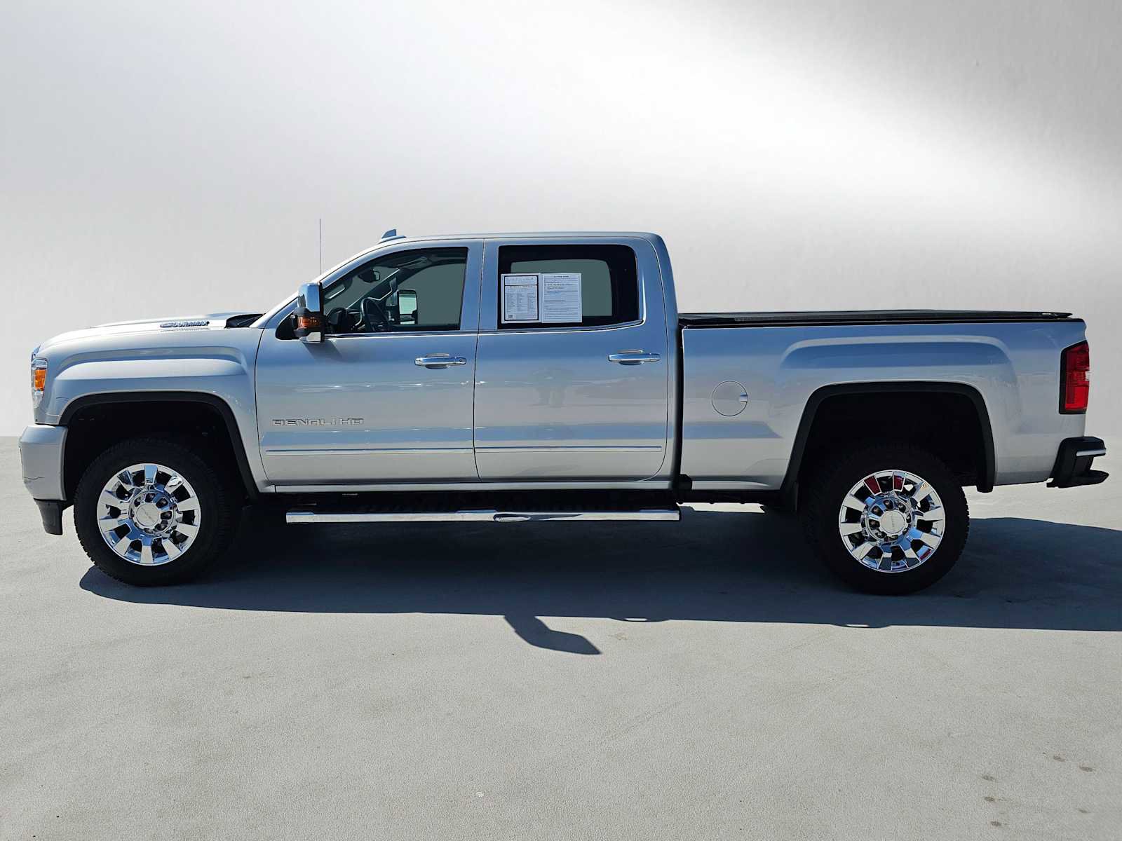 Used 2017 GMC Sierra 2500 Denali w/ Duramax Plus Package AWD/4WD image 6
