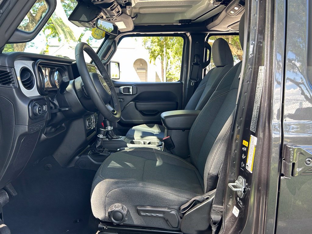 Certified 2025 Jeep Gladiator Sport AWD/4WD image 16