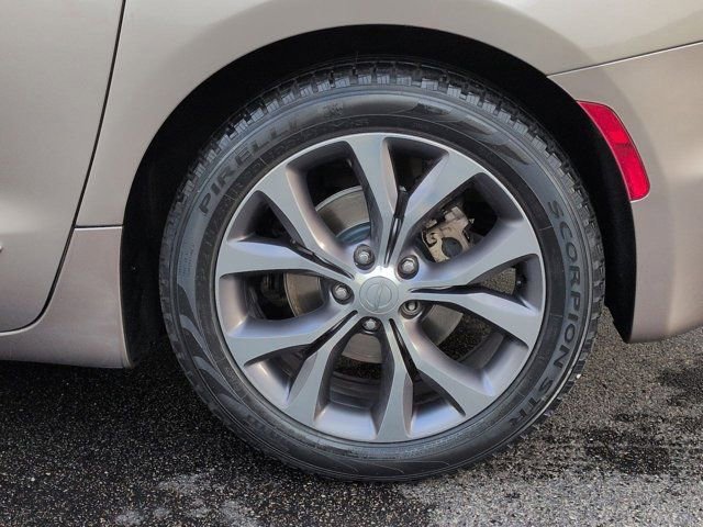 Used 2017 Chrysler Pacifica Limited FWD image 7