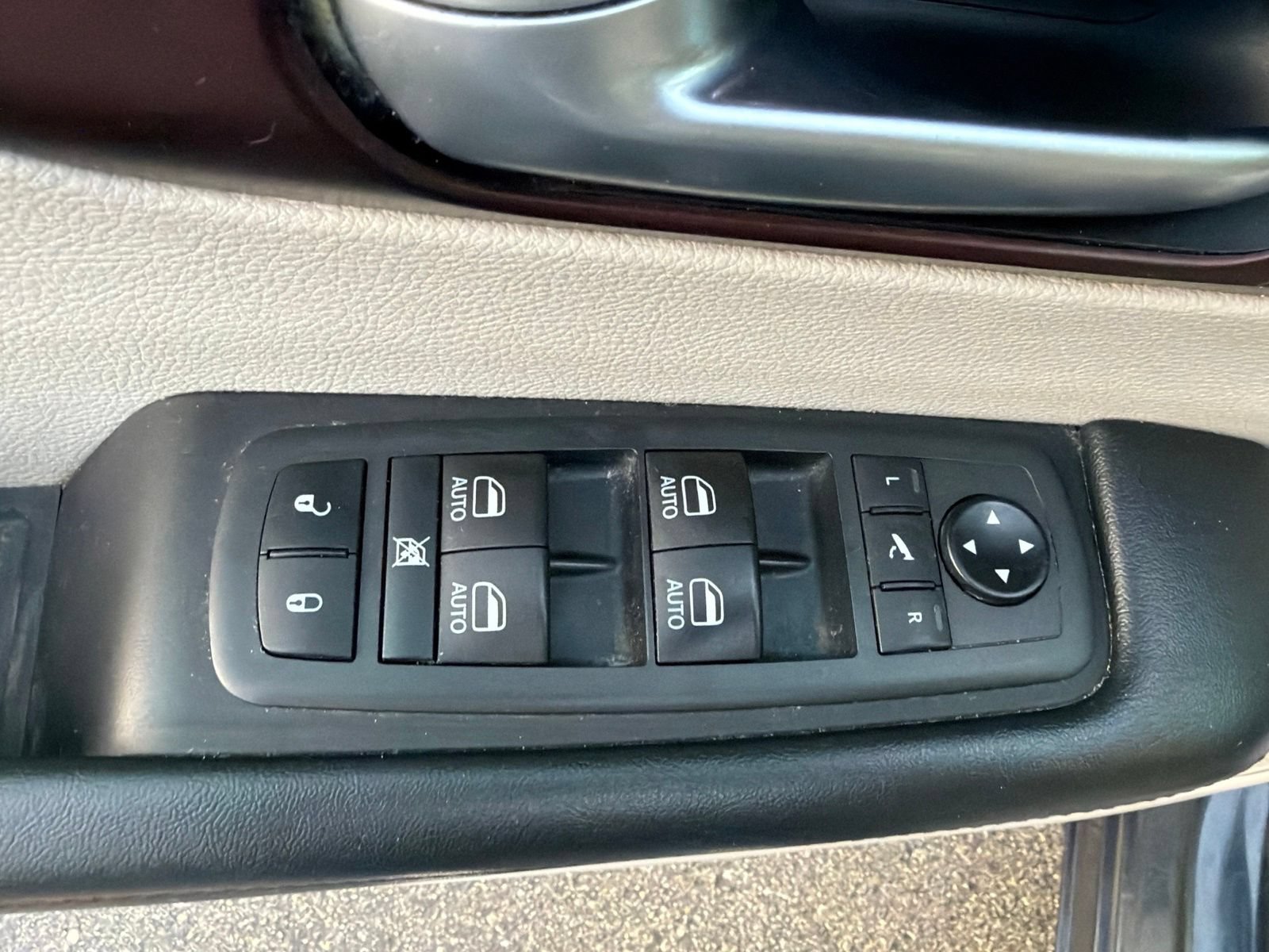 Used 2020 Chrysler Pacifica Limited FWD image 13