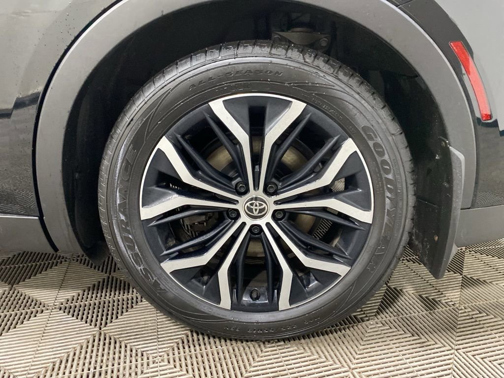 Used 2023 Toyota Crown XLE image 22