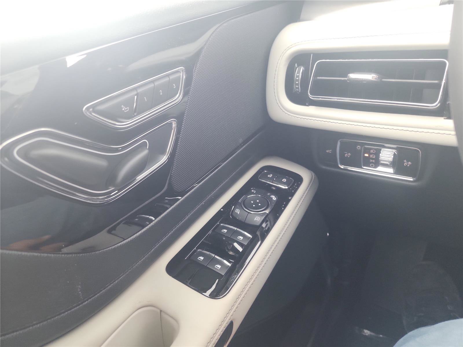 New 2026 Lincoln Aviator 2WD image 32