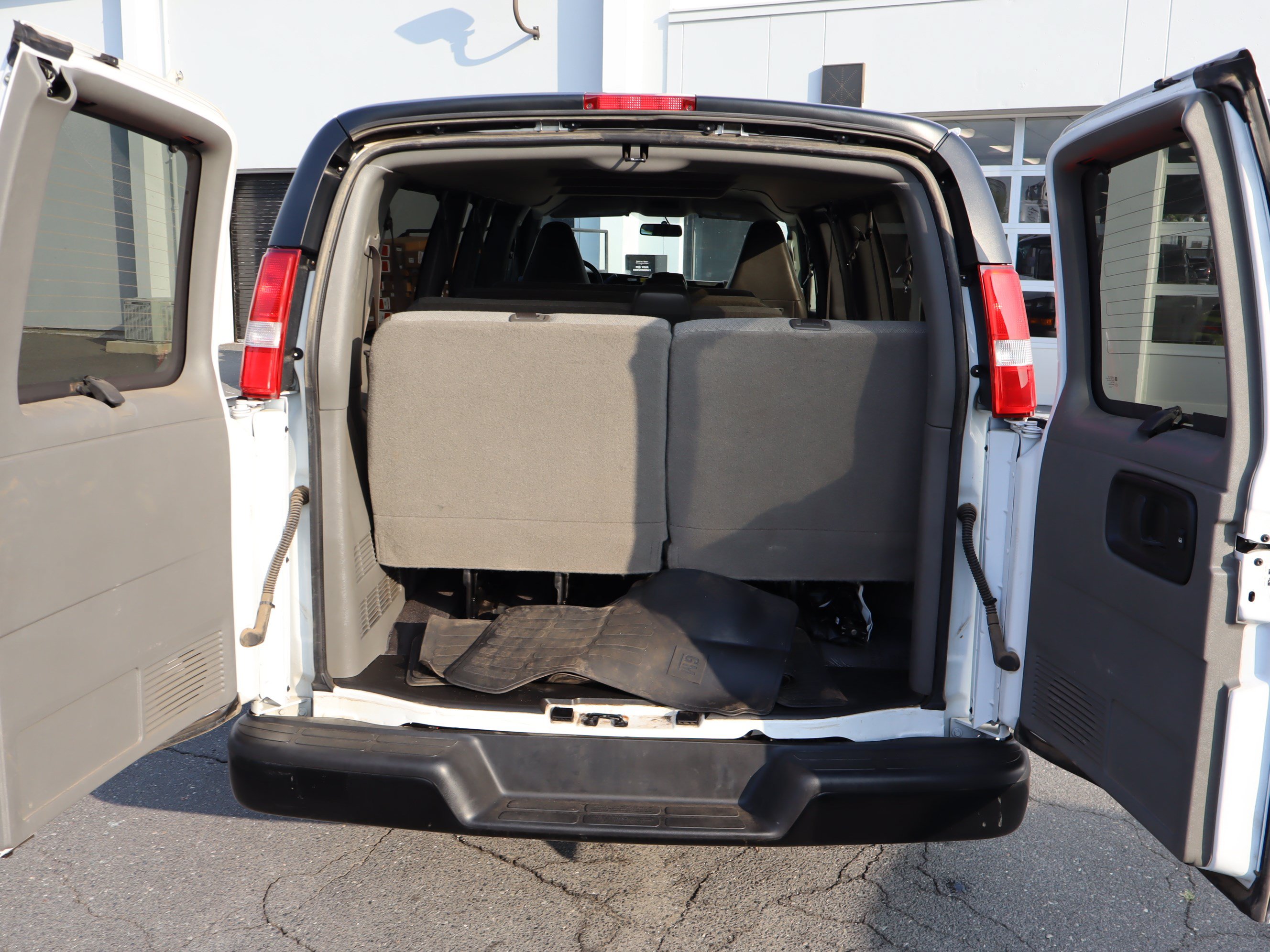 Used 2025 Chevrolet Express 3500 LS RWD image 25