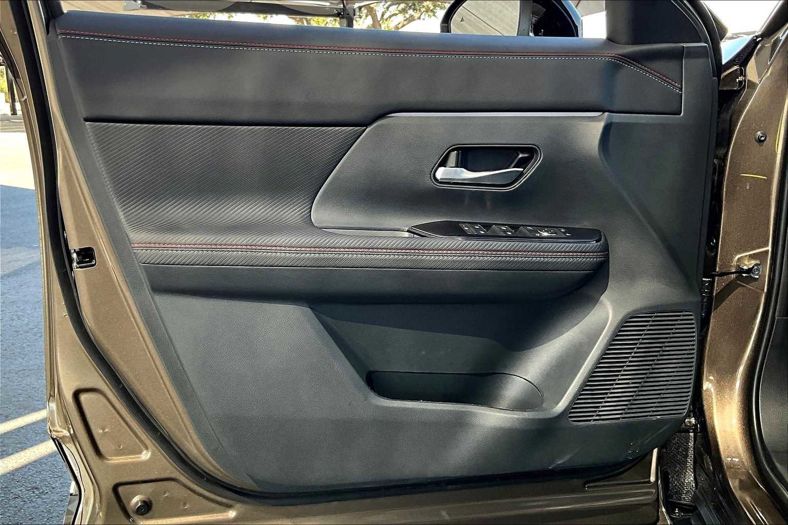 New 2026 Nissan Kicks SR image 10