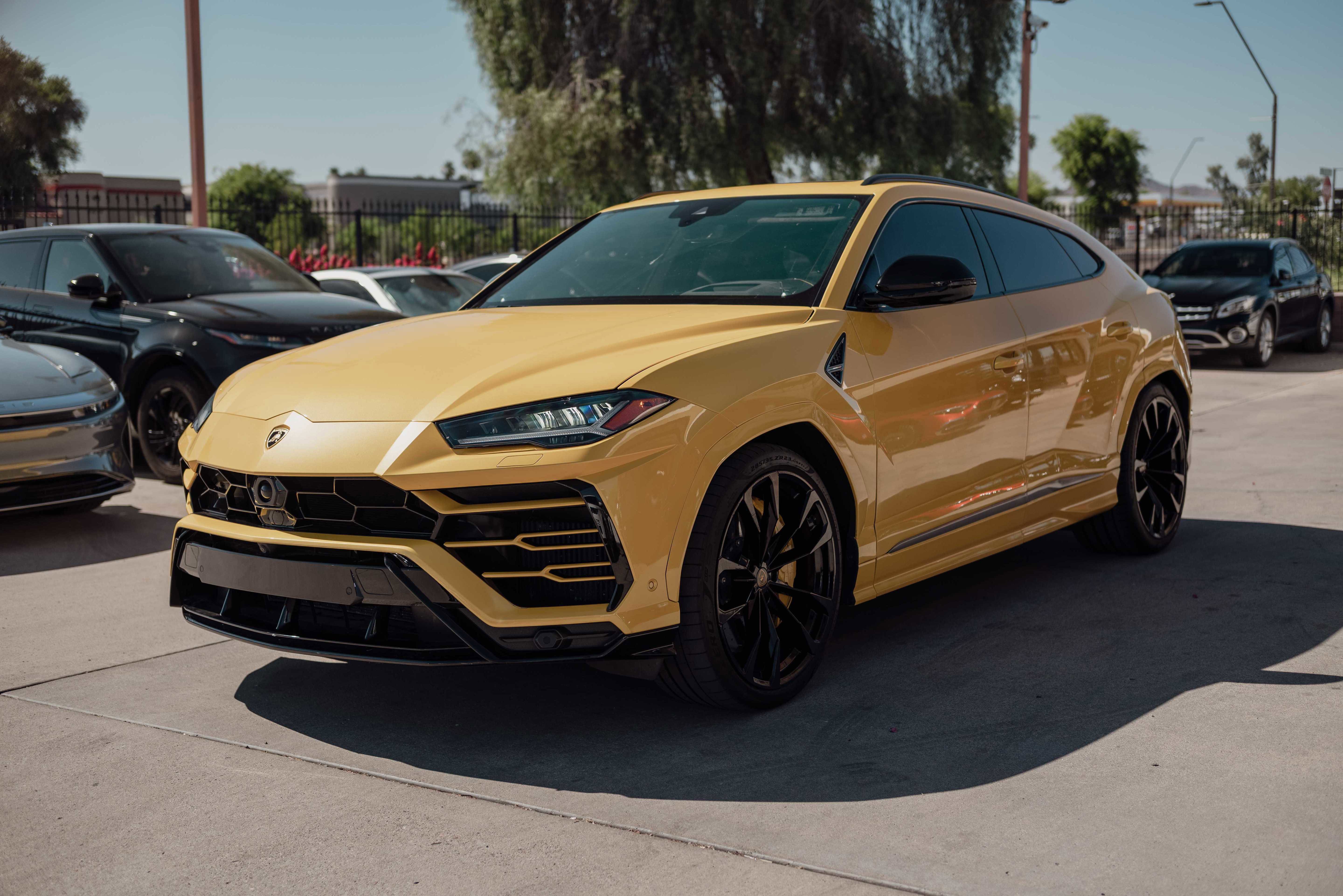 Used 2021 Lamborghini Urus AWD/4WD image 1