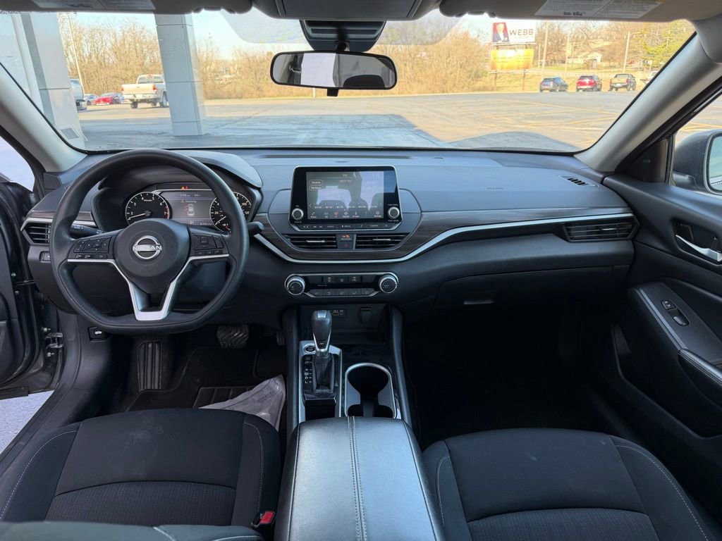 Used 2024 Nissan Altima 2.5 SV image 12