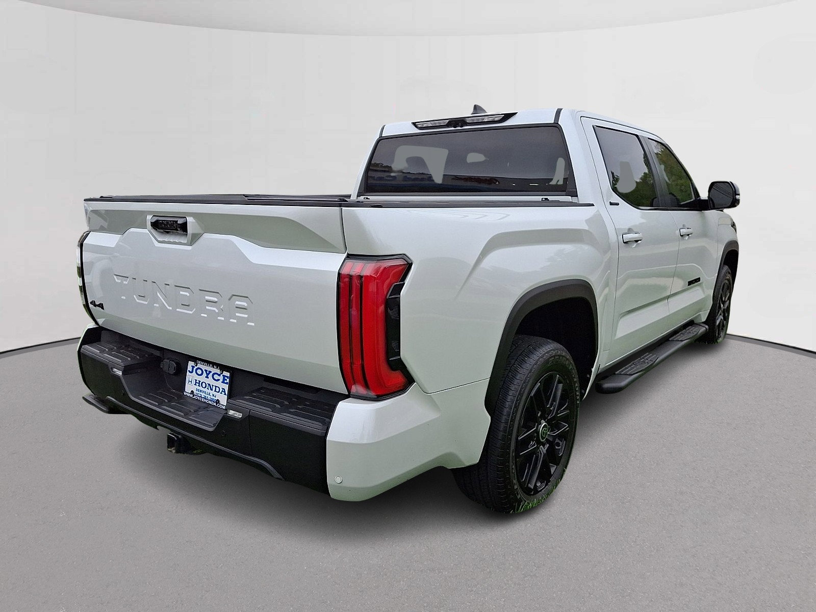 Used 2024 Toyota Tundra Limited AWD/4WD image 9
