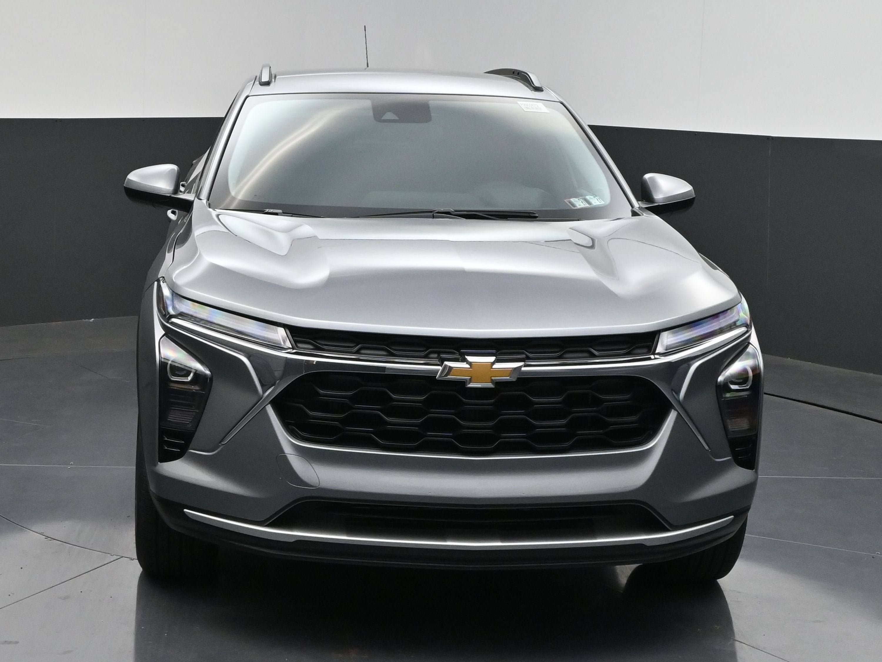 New 2026 Chevrolet Trax LT w/ Driver Confidence Package FWD image 2