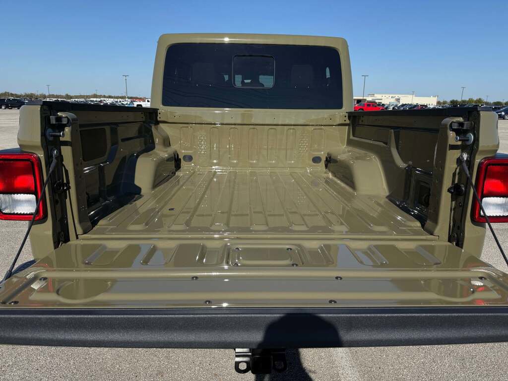 New 2025 Jeep Gladiator Sport image 27