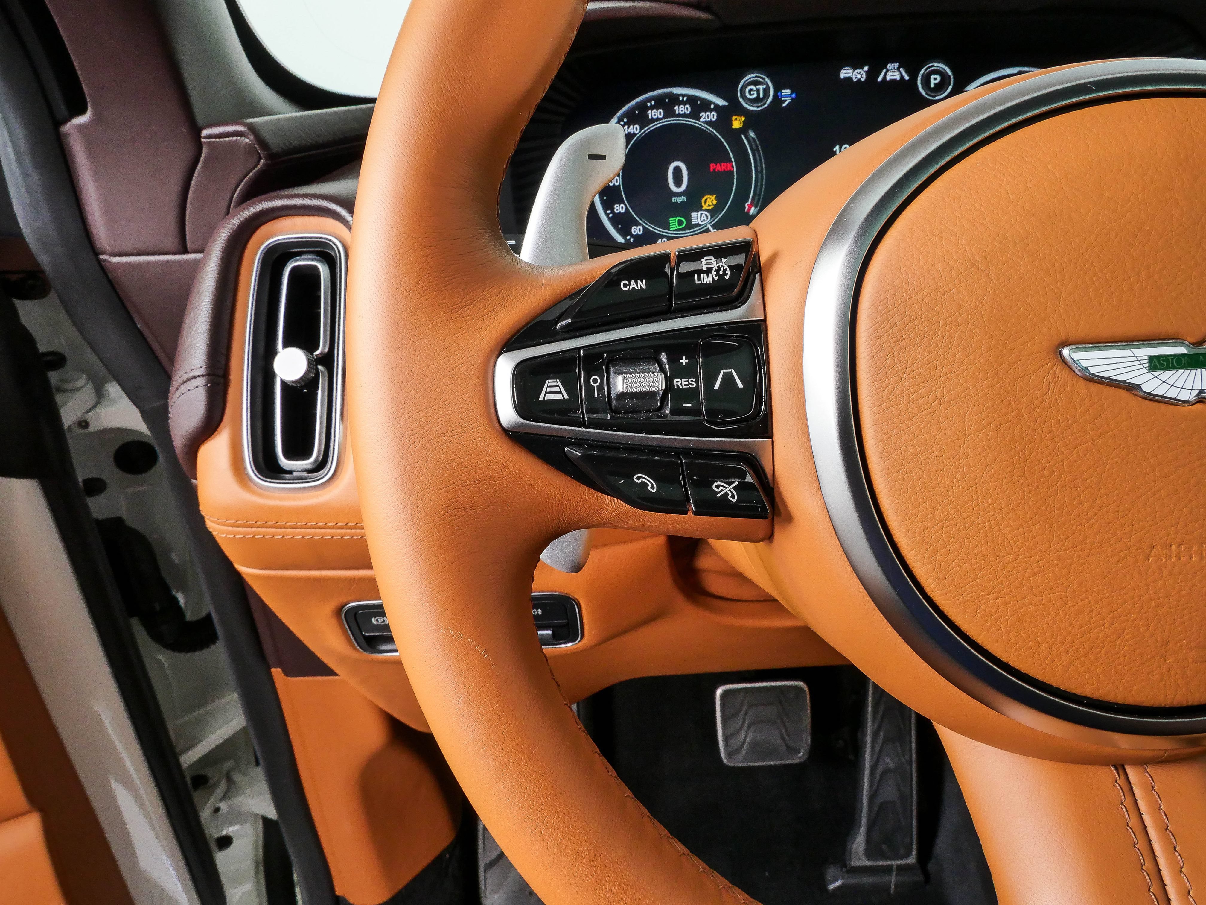 Used 2021 Aston Martin DBX AWD/4WD image 9