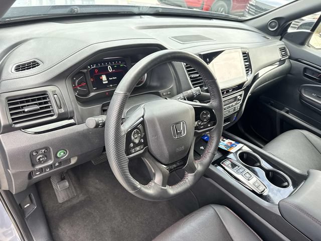 Certified 2025 Honda Passport Black Edition image 18