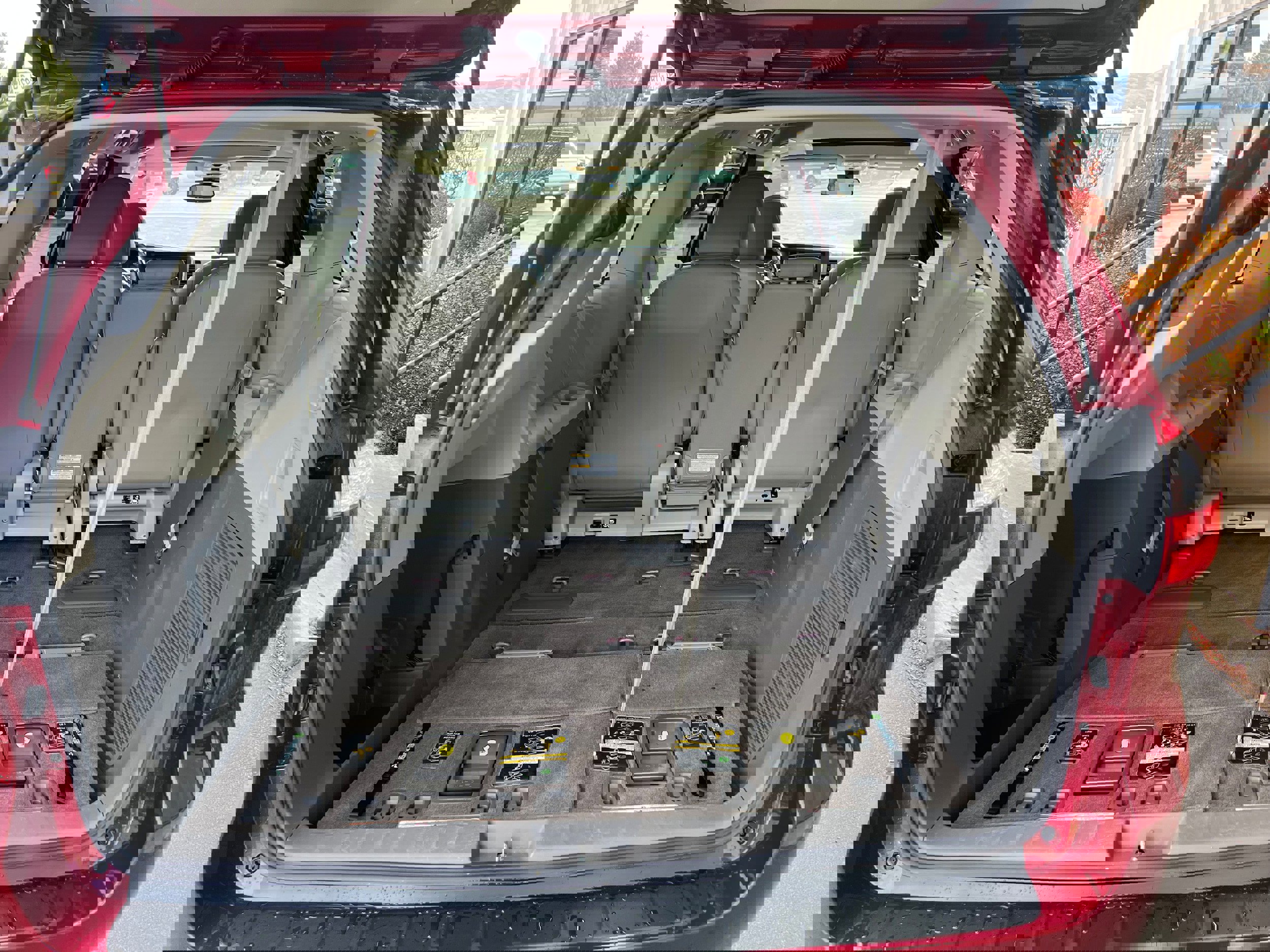 Used 2018 Toyota Sienna XLE image 6