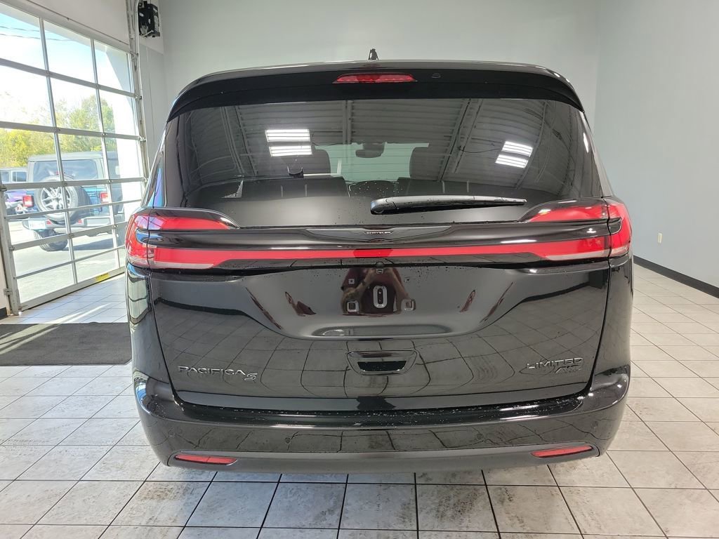 New 2026 Chrysler Pacifica Limited w/ S Appearance Package image 5