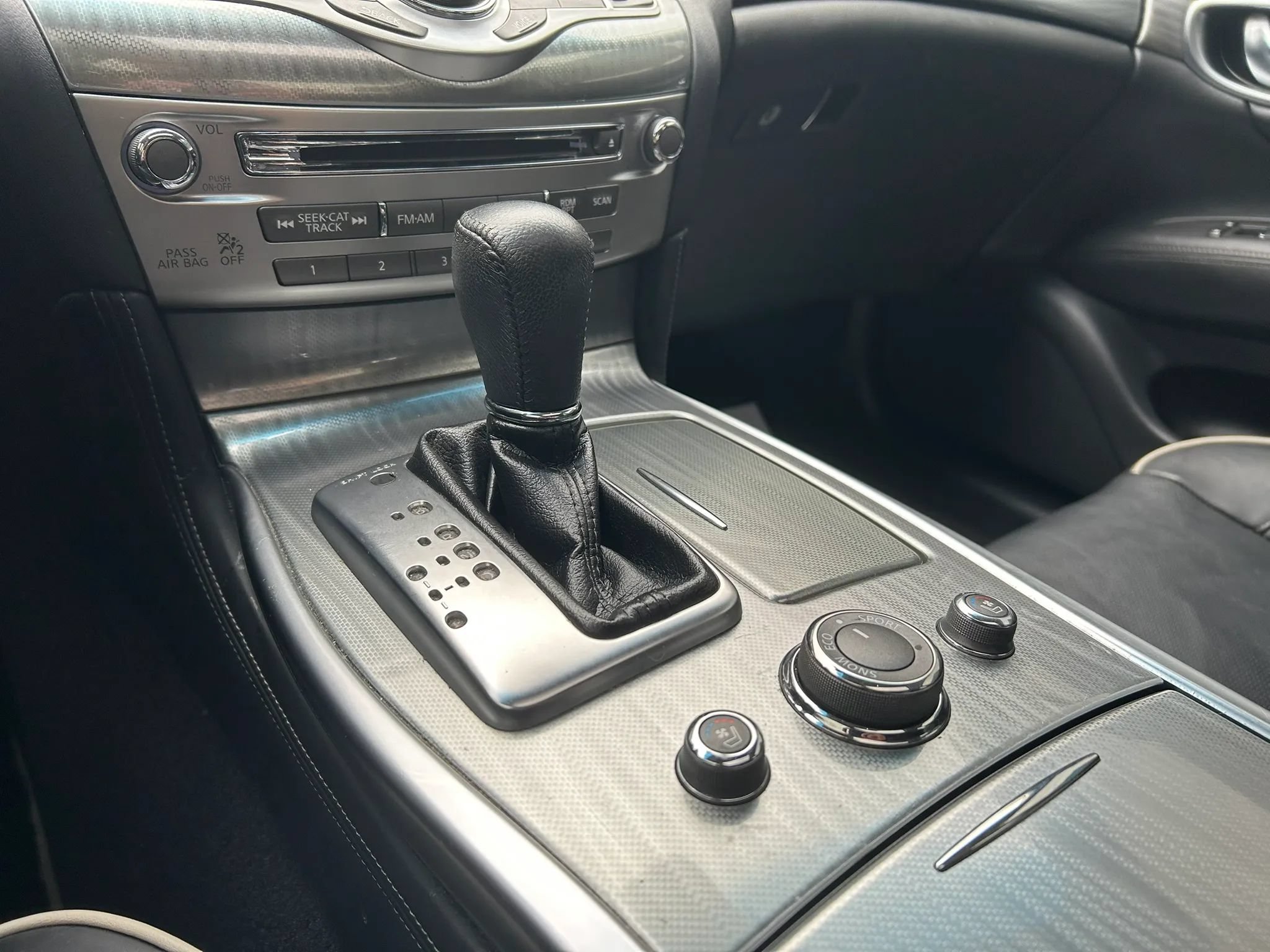 Used 2017 INFINITI Q70 3.7 AWD/4WD image 22