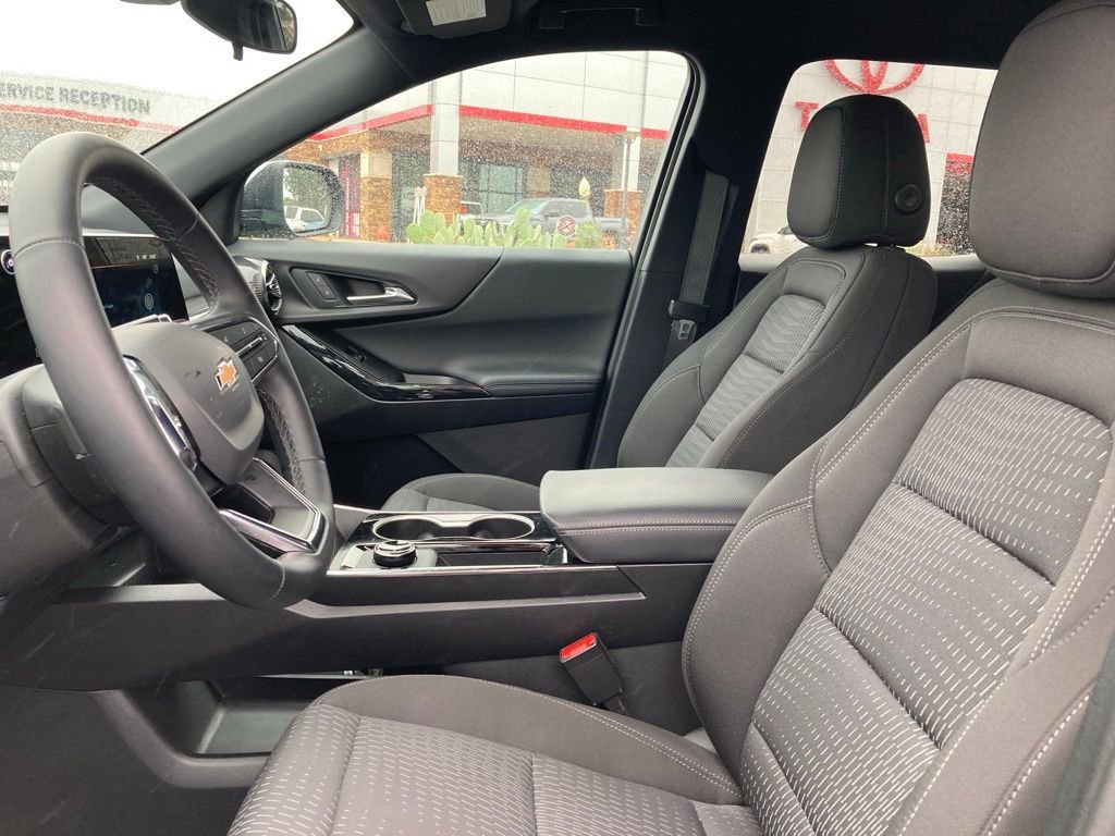 Used 2026 Chevrolet Equinox LT image 9