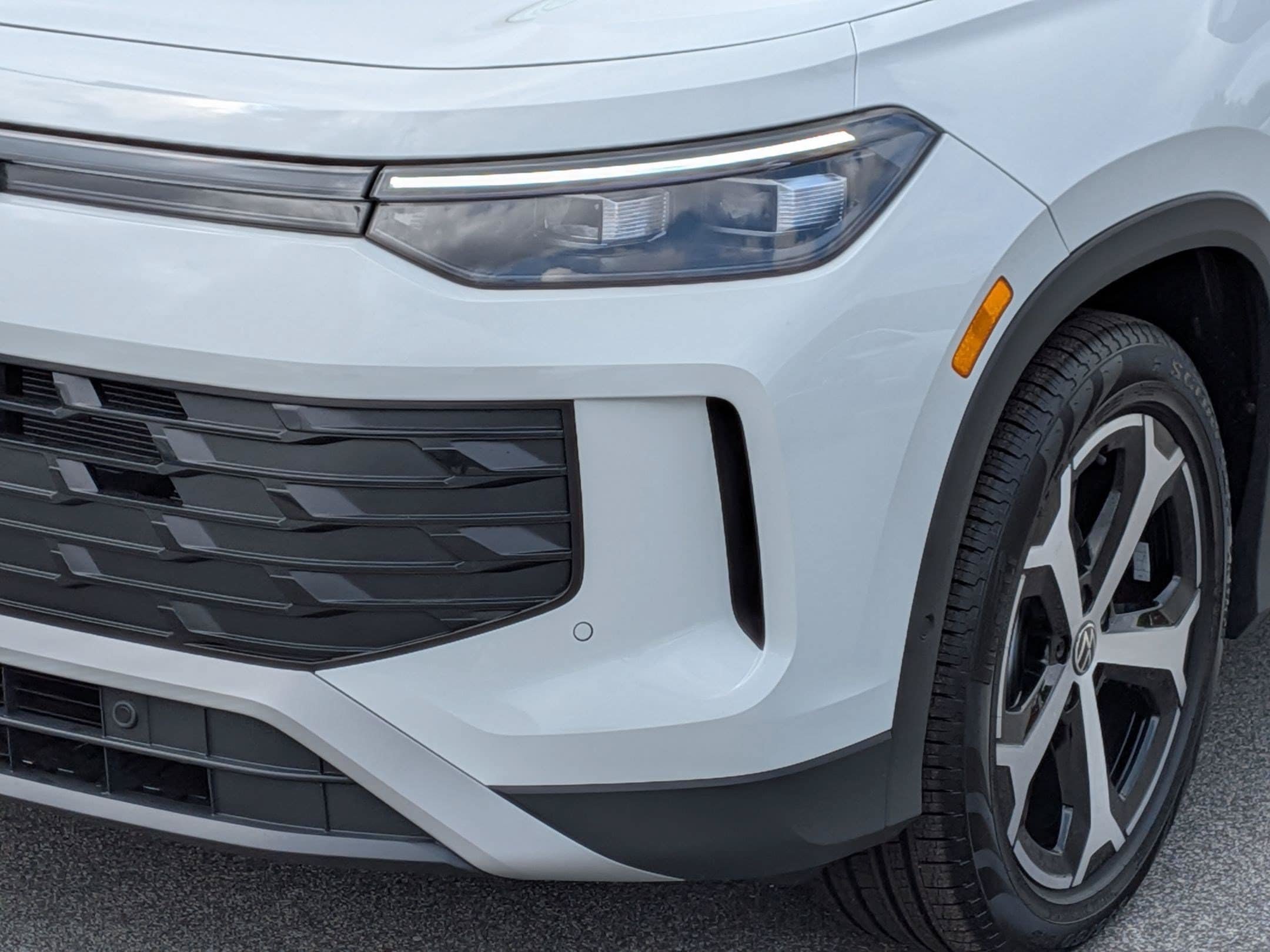 New 2026 Volkswagen Tiguan SE FWD image 9