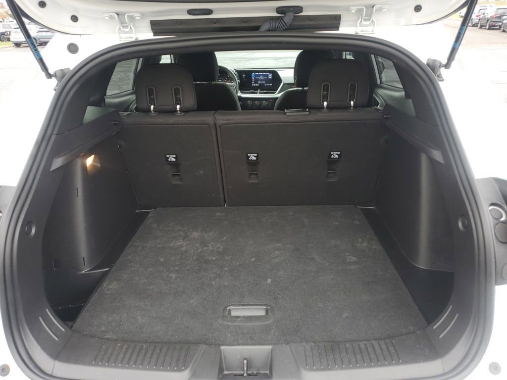 Used 2024 Chevrolet Trax RS image 28