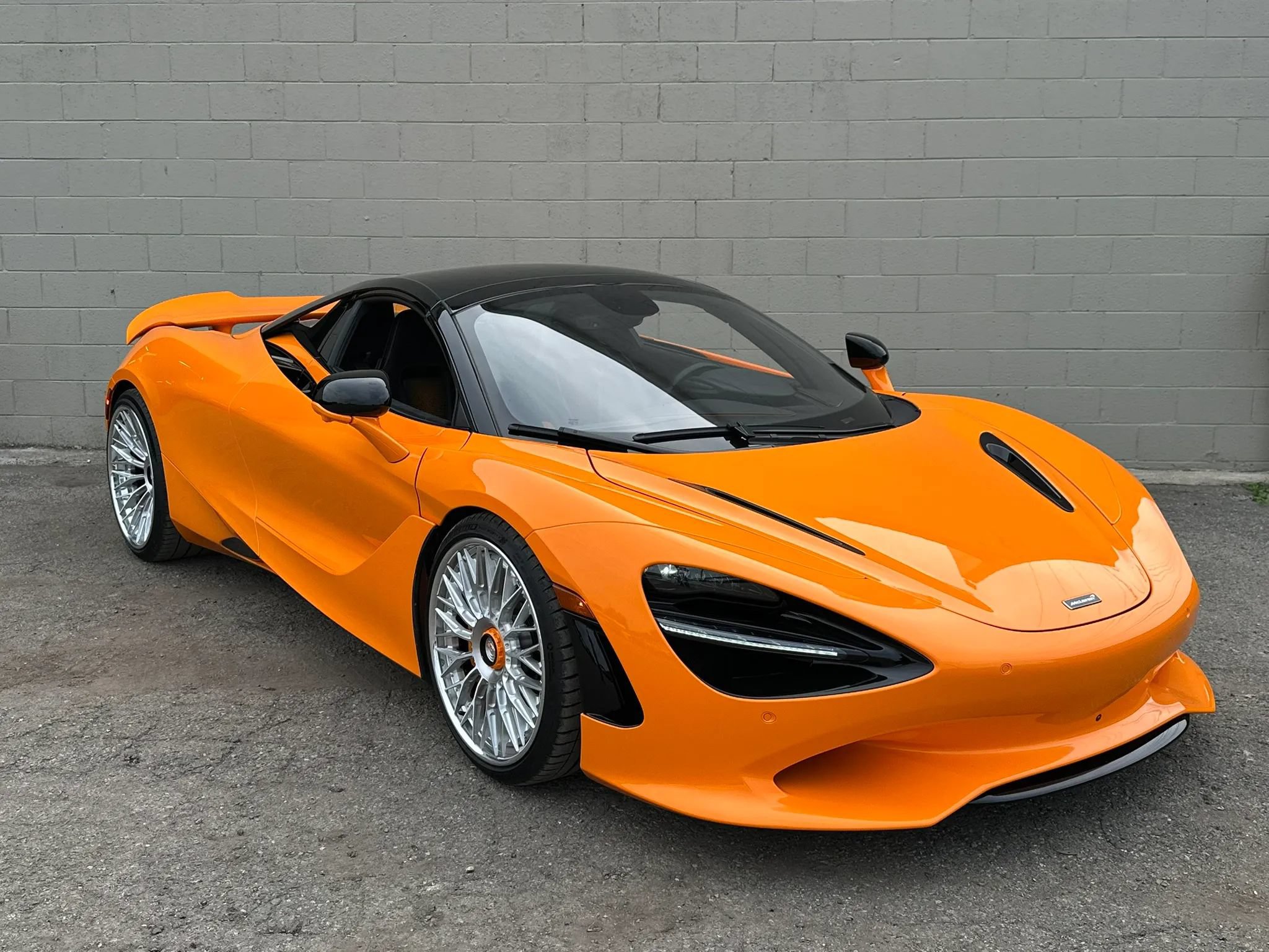 Used 2025 McLaren 750S Spider RWD image 6
