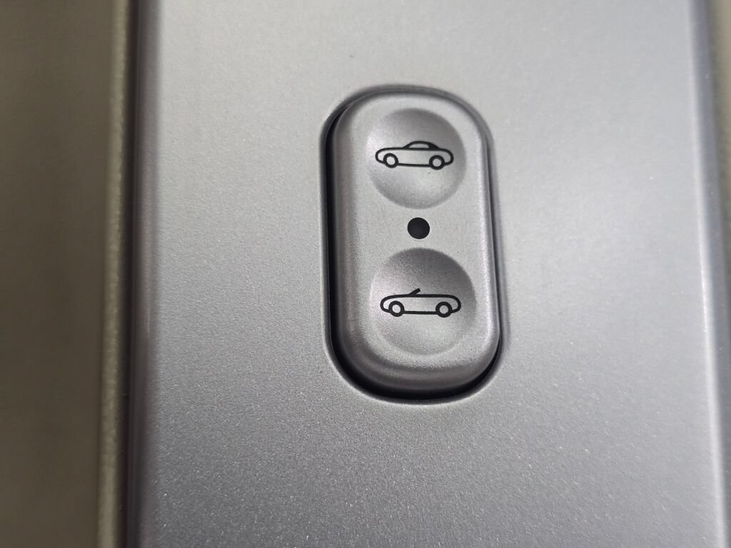 Used 2005 Chrysler Crossfire Limited RWD image 86