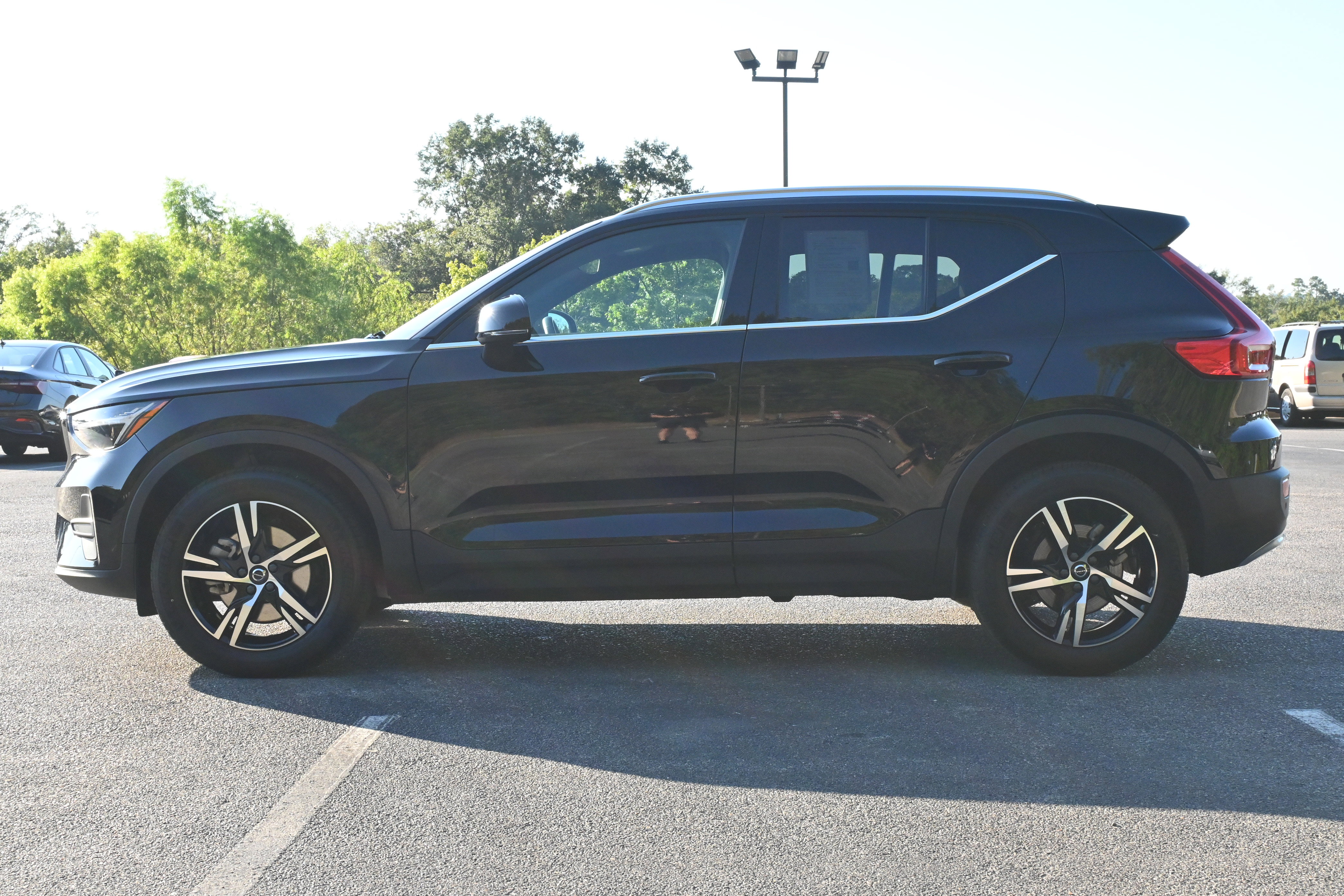 Used 2025 Volvo XC40 B5 Core image 6