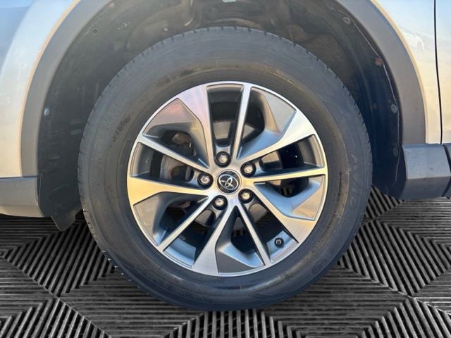 Used 2016 Toyota RAV4 XLE AWD/4WD image 30