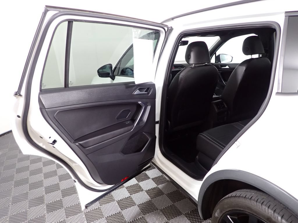 Used 2021 Volkswagen Tiguan SE R-Line AWD/4WD image 31