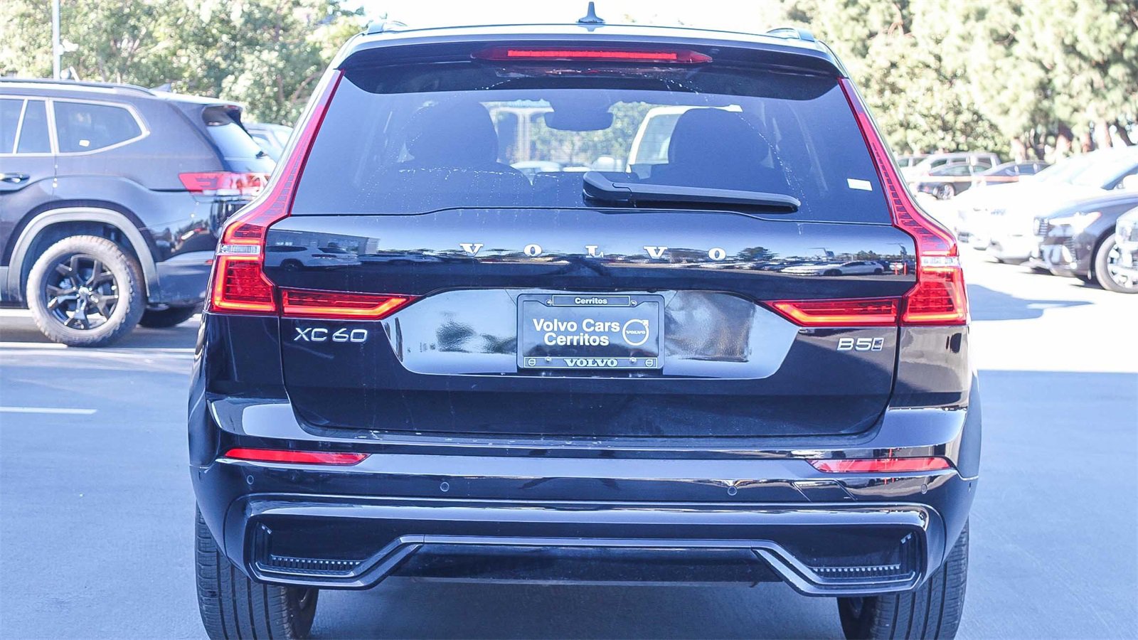 Used 2025 Volvo XC60 B5 Plus image 7