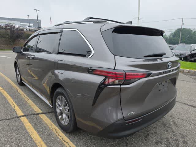 Used 2022 Toyota Sienna XLE AWD/4WD image 6
