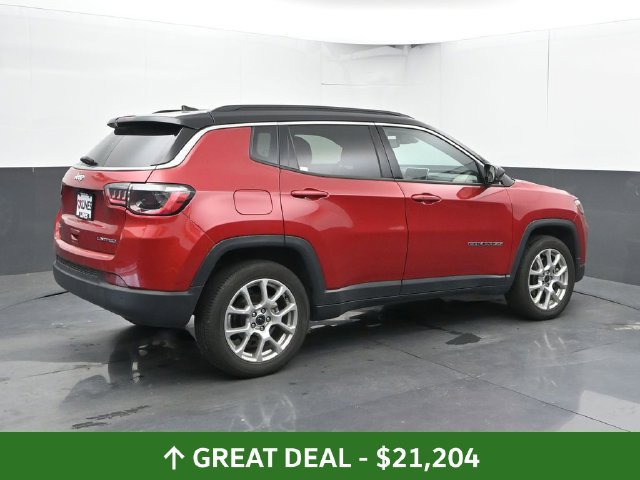 Used 2025 Jeep Compass Limited AWD/4WD image 2