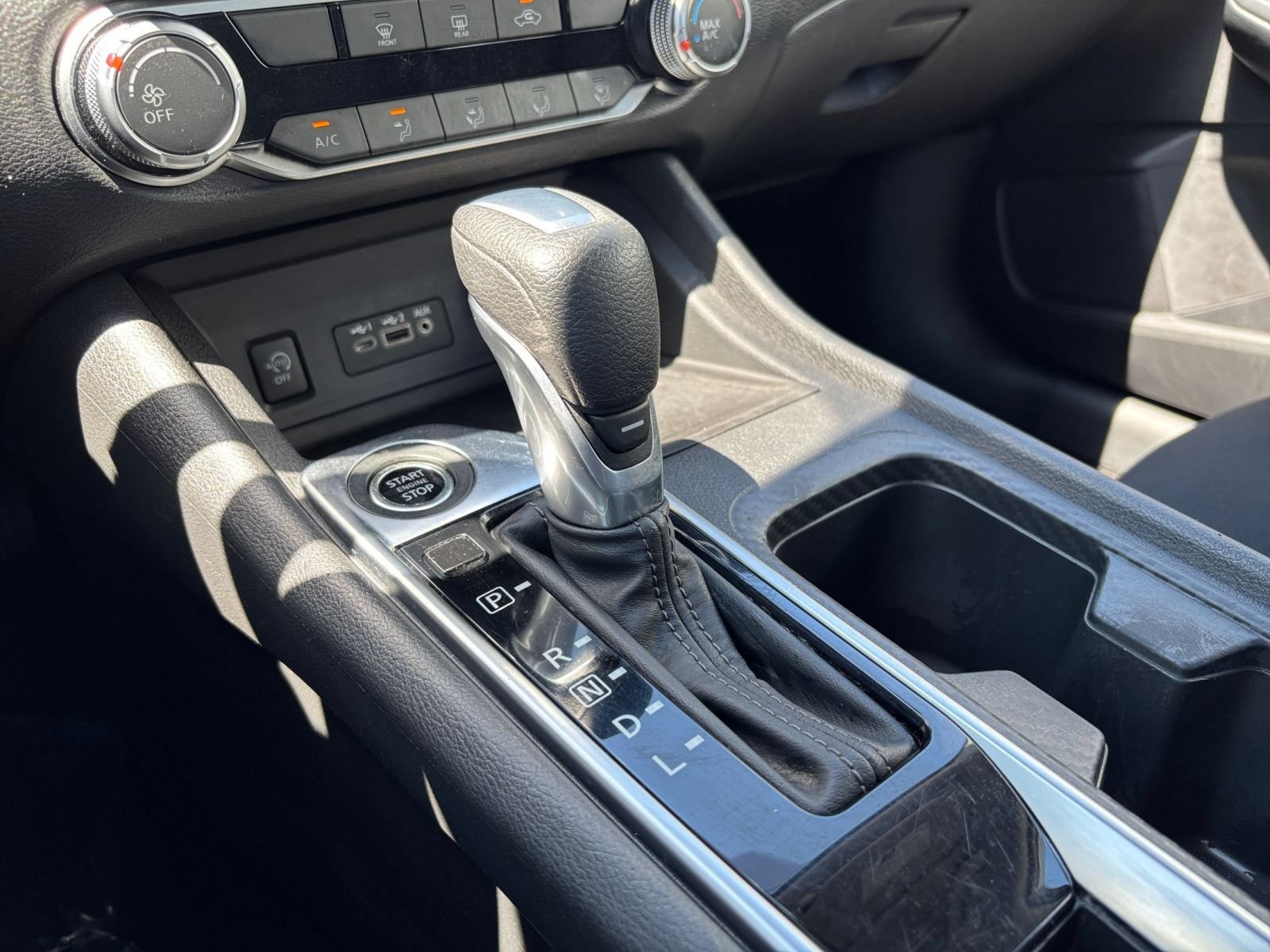 Used 2025 Nissan Sentra SV FWD image 34