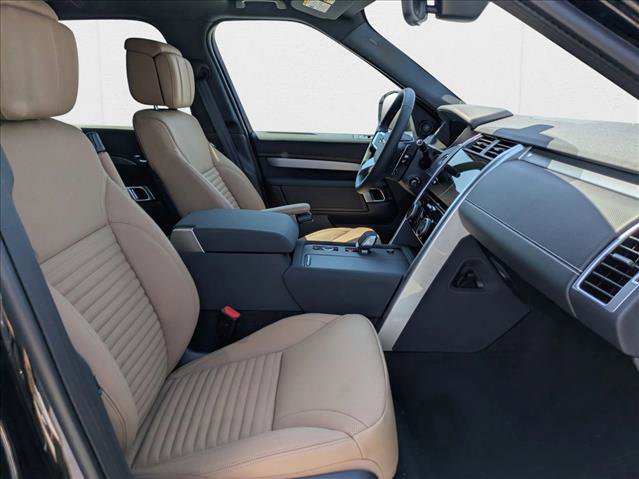 New 2025 Land Rover Discovery Dynamic SE image 17