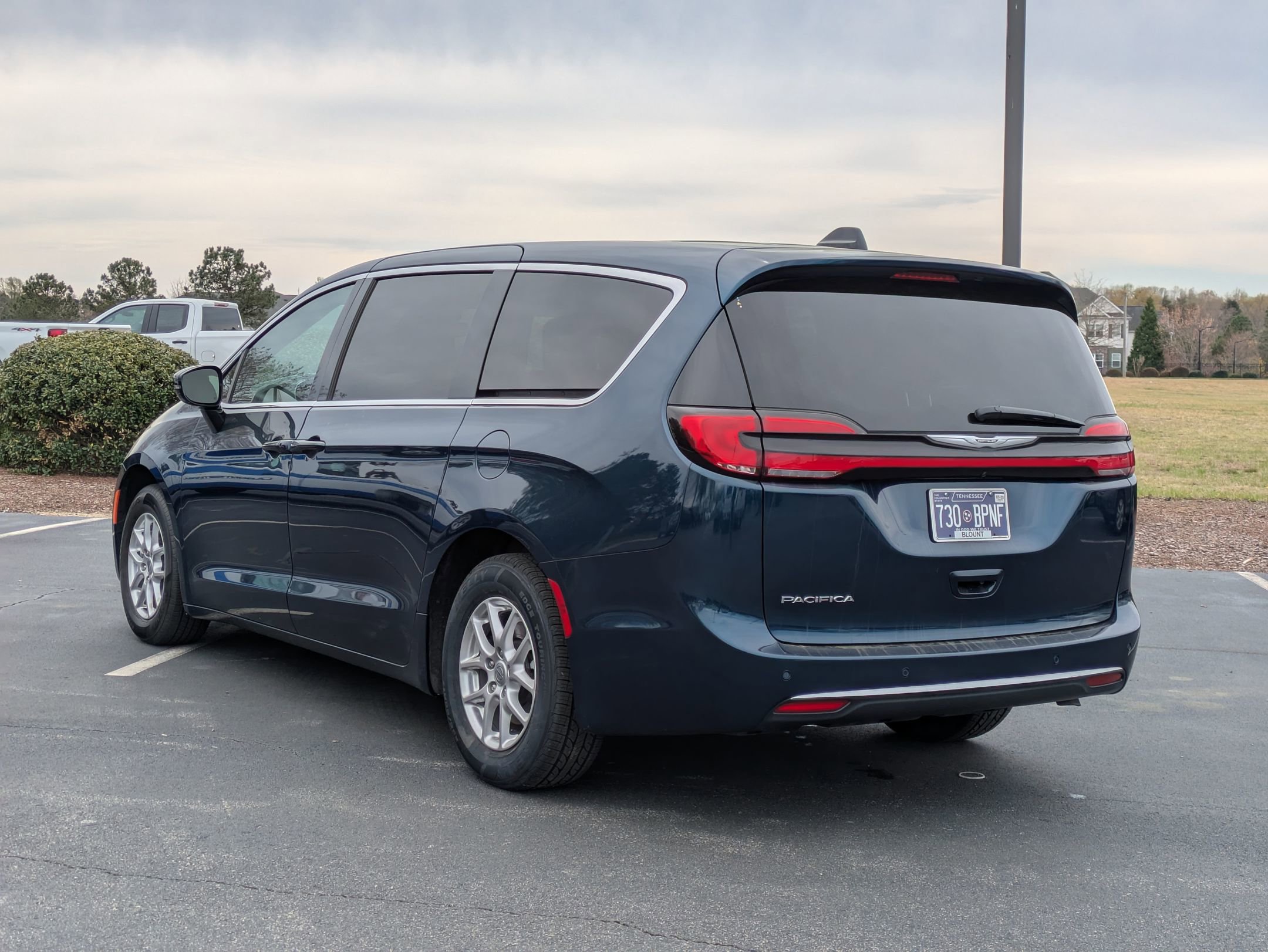 Used 2025 Chrysler Pacifica Select image 8