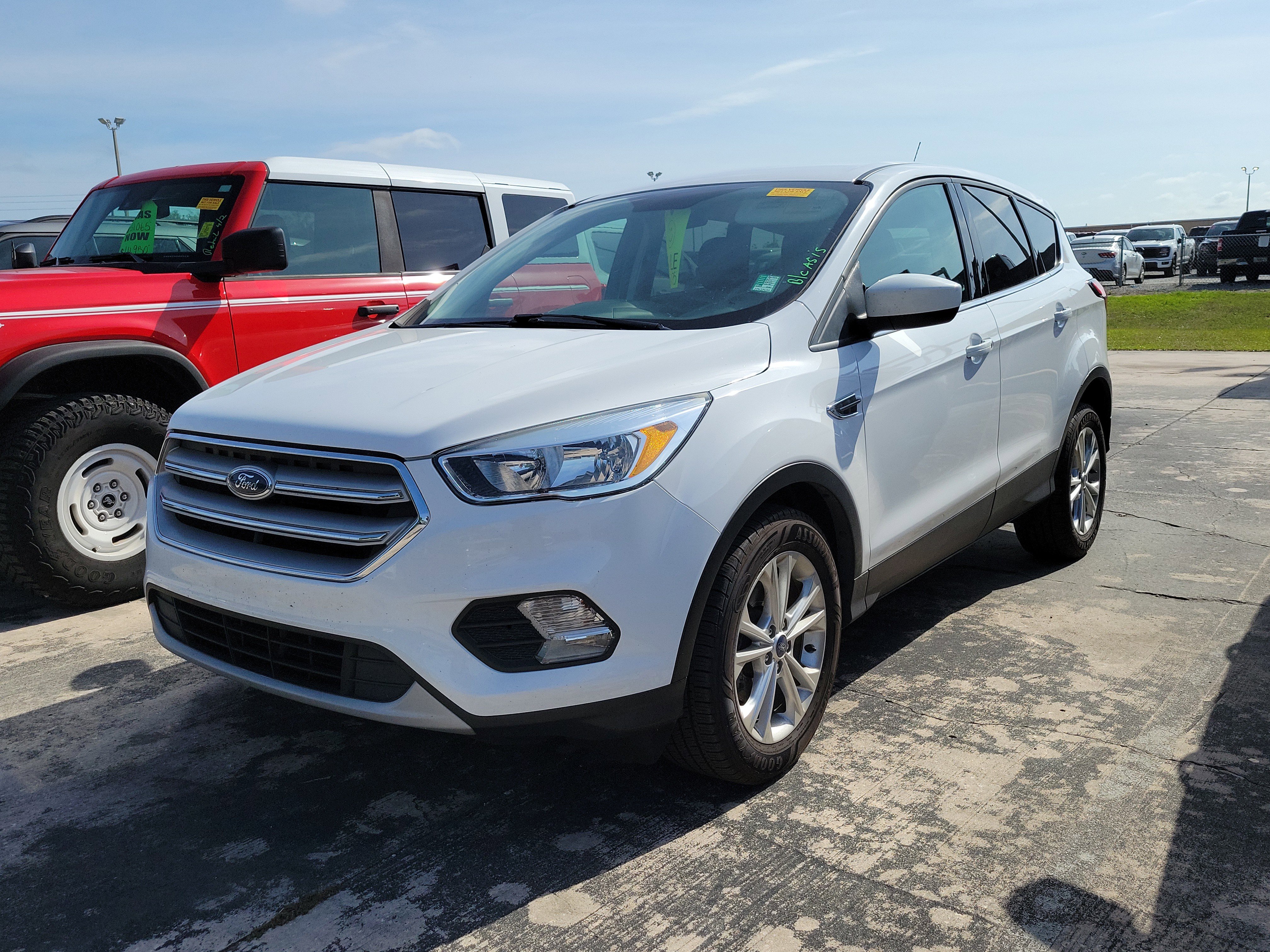 Used 2019 Ford Escape SE image 3