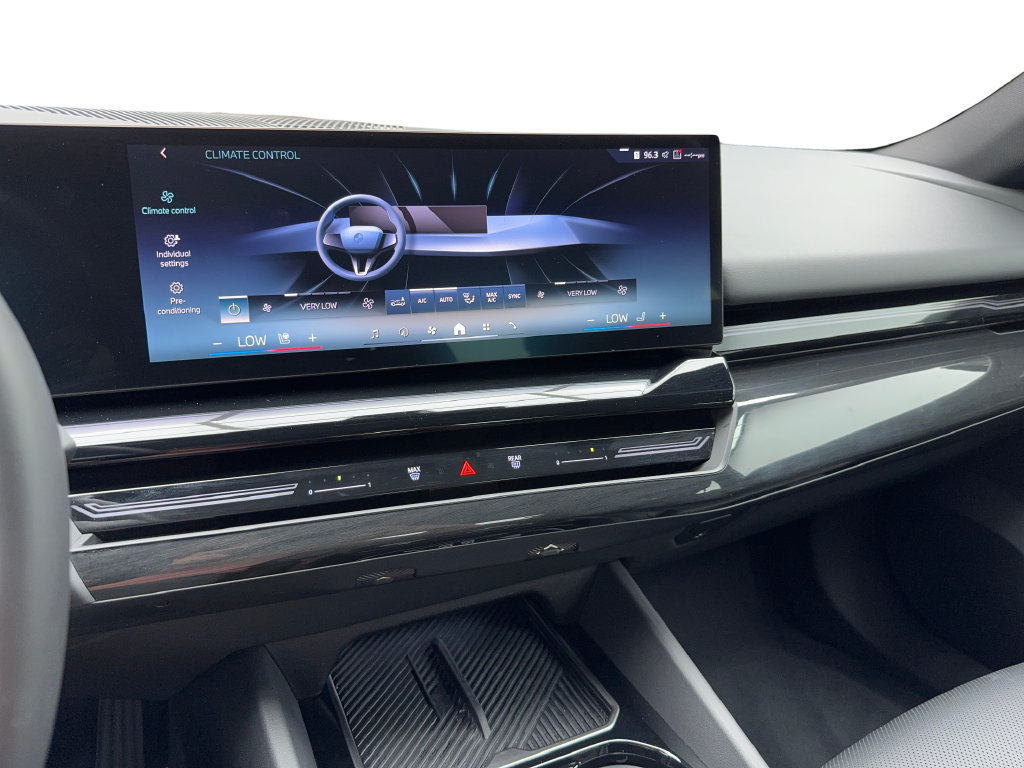 Used 2024 BMW 530i w/ Premium Package RWD image 27