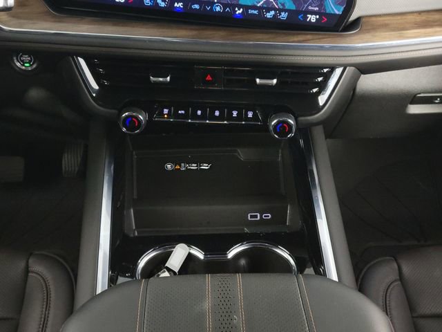 Used 2025 Chevrolet Suburban High Country AWD/4WD image 24