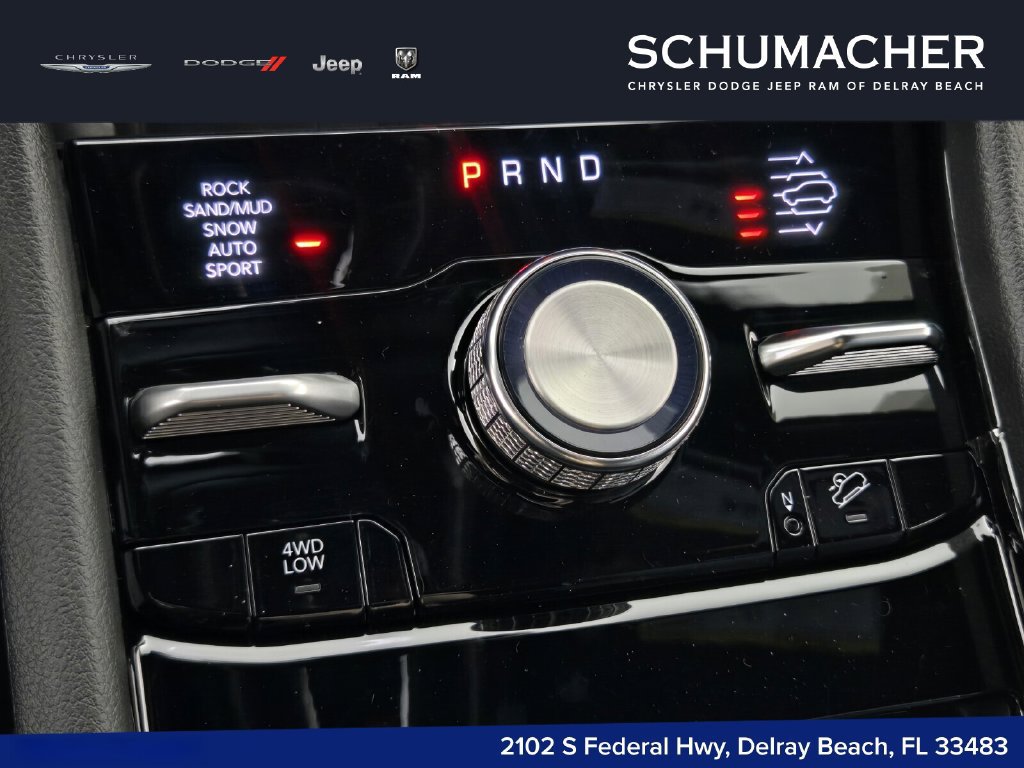 New 2025 Jeep Grand Cherokee L Summit w/ Obsidian Package AWD/4WD image 19