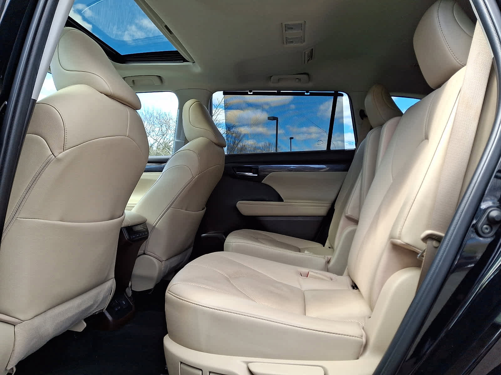 Used 2022 Toyota Highlander Limited image 12