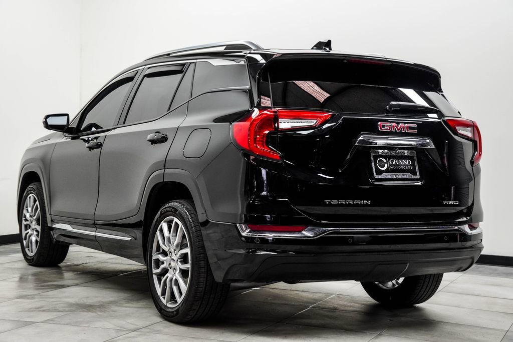 Used 2023 GMC Terrain Denali w/ Denali Premium Package AWD/4WD image 11